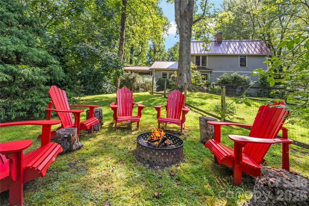 520 Esseola Street Saluda, NC 28773
