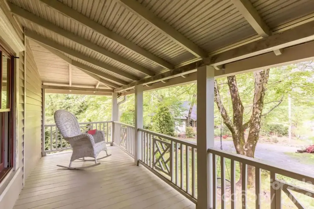 520 Esseola Street Saluda, NC 28773