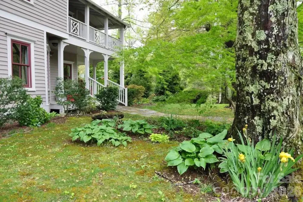 520 Esseola Street Saluda, NC 28773