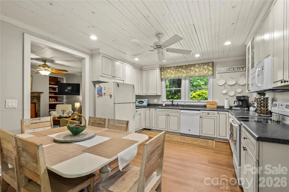 520 Esseola Street Saluda, NC 28773