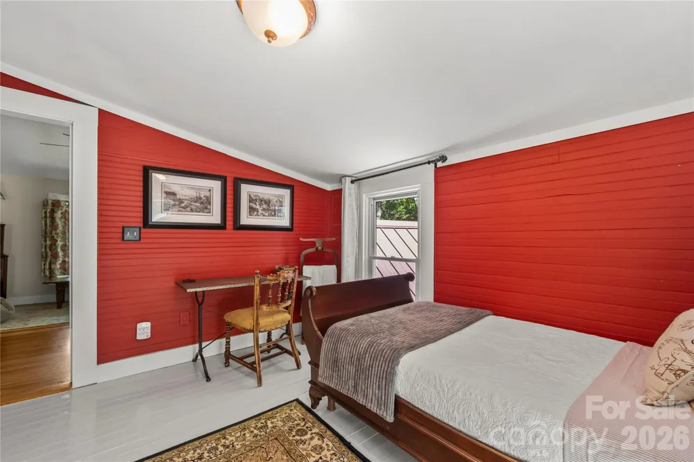 520 Esseola Street Saluda, NC 28773