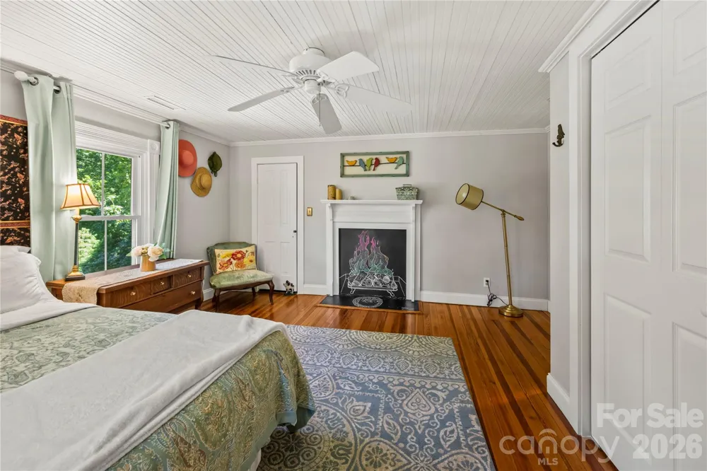 520 Esseola Street Saluda, NC 28773