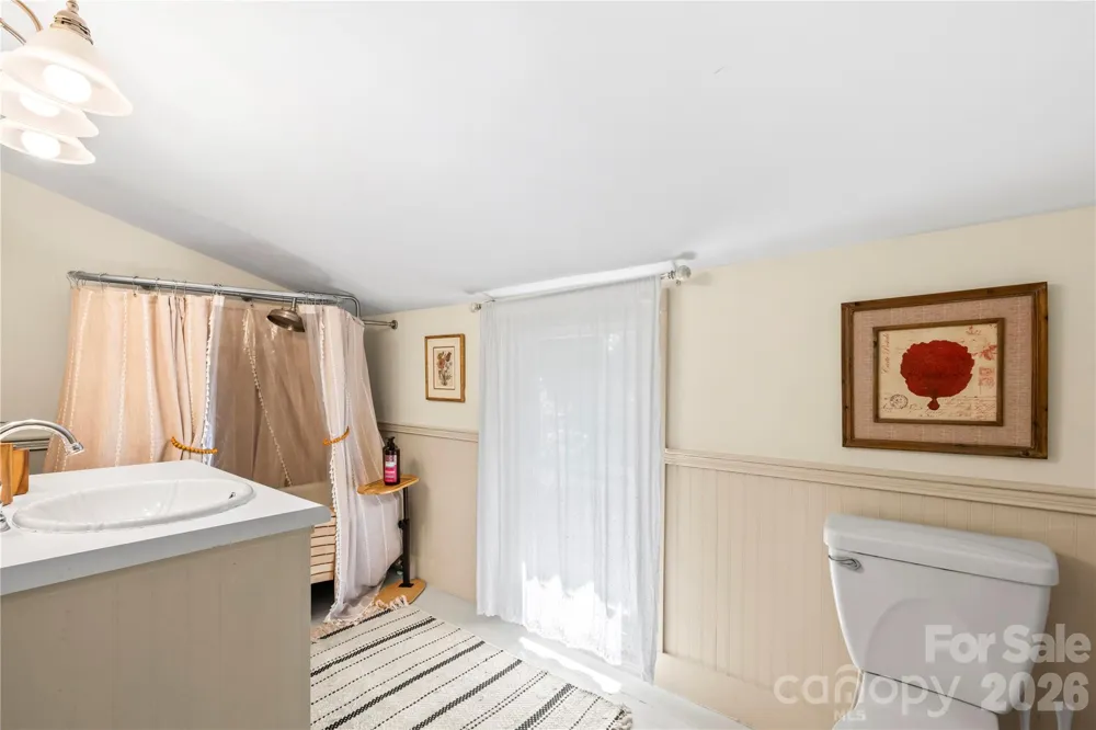 520 Esseola Street Saluda, NC 28773