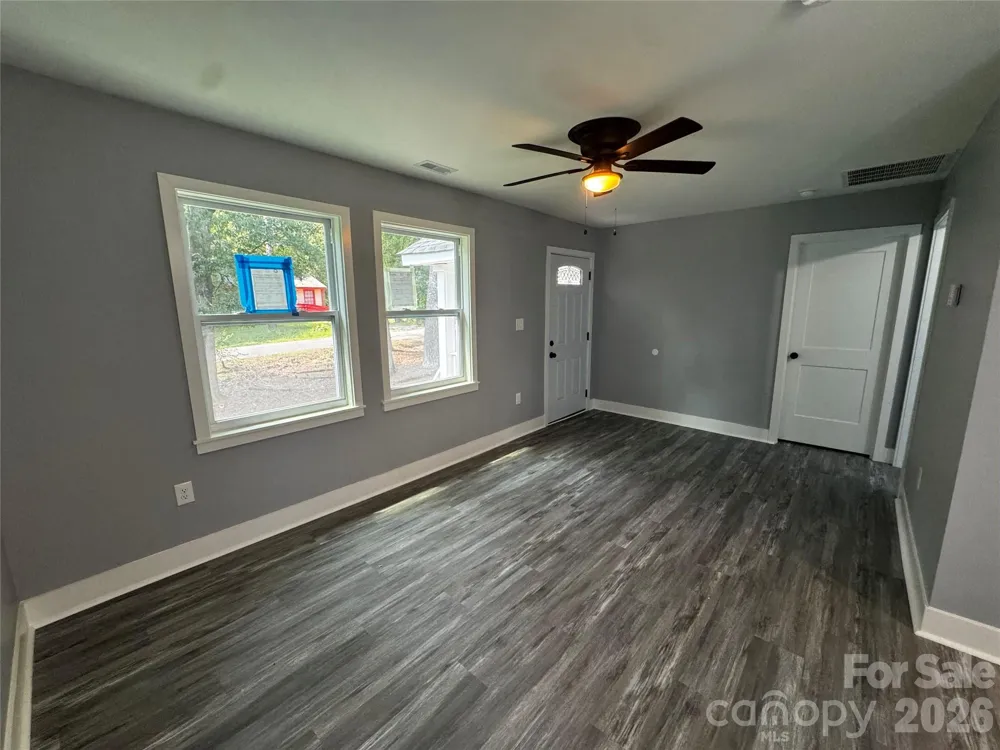 510 E Peachtree Street Dallas, NC 28034