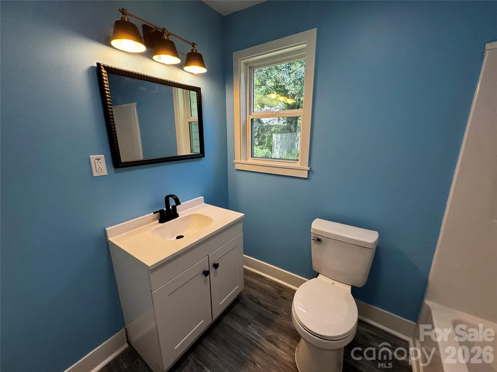 510 E Peachtree Street Dallas, NC 28034