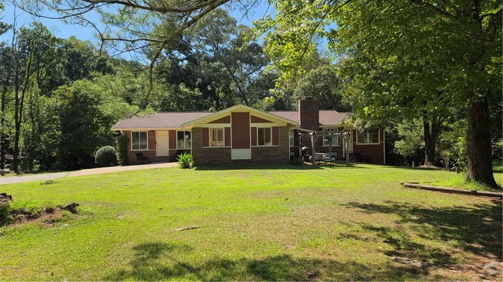5829 Clarks Bridge Road Clermont, GA 30527