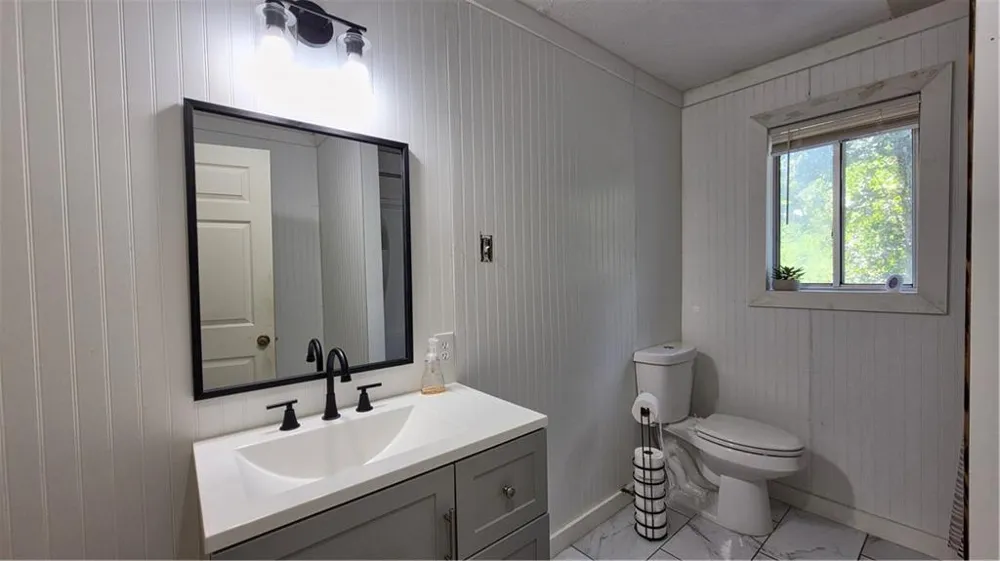5829 Clarks Bridge Road Clermont, GA 30527