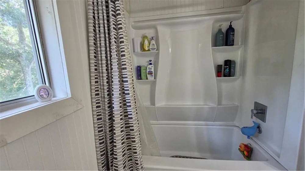 5829 Clarks Bridge Road Clermont, GA 30527