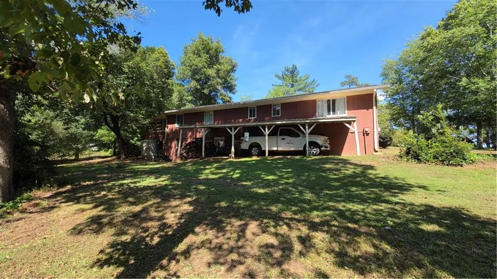 5829 Clarks Bridge Road Clermont, GA 30527