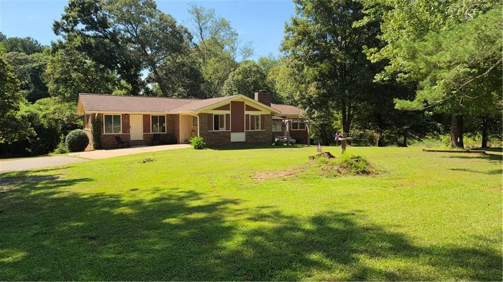 5829 Clarks Bridge Road Clermont, GA 30527