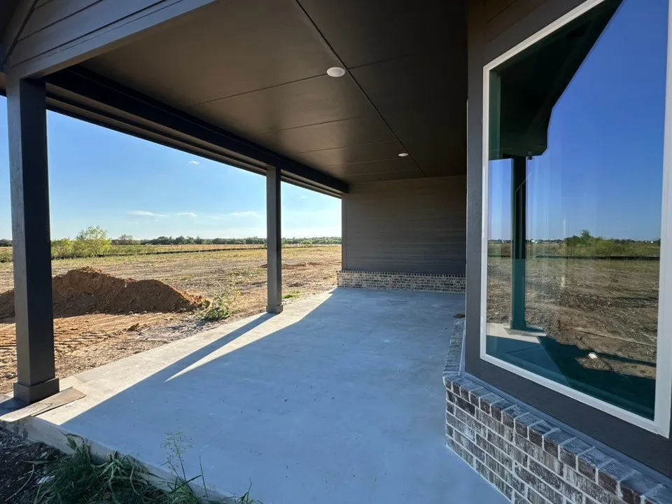 240 Horizon Road Valley View, TX 76272