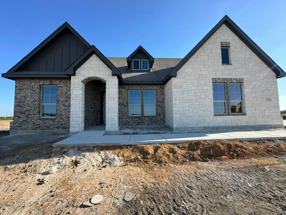 240 Horizon Road Valley View, TX 76272