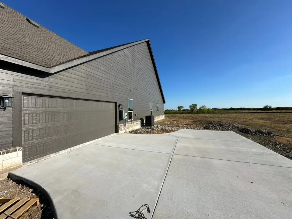 240 Horizon Road Valley View, TX 76272