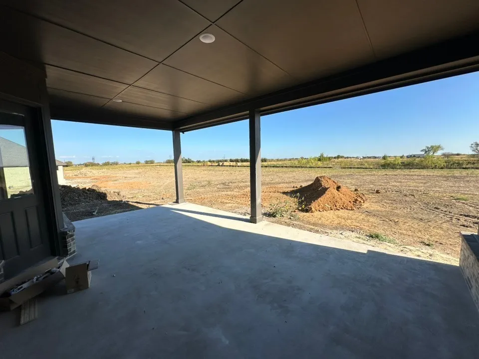 240 Horizon Road Valley View, TX 76272