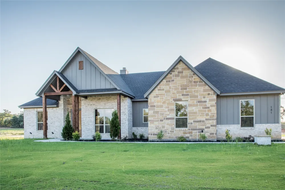 141 Prairie Winds Drive Poolville, TX 76487