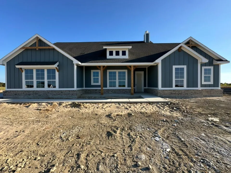 180 Horizon Road Valley View, TX 76272
