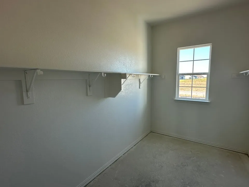 180 Horizon Road Valley View, TX 76272
