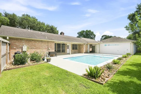 1135 Trowbridge Drive