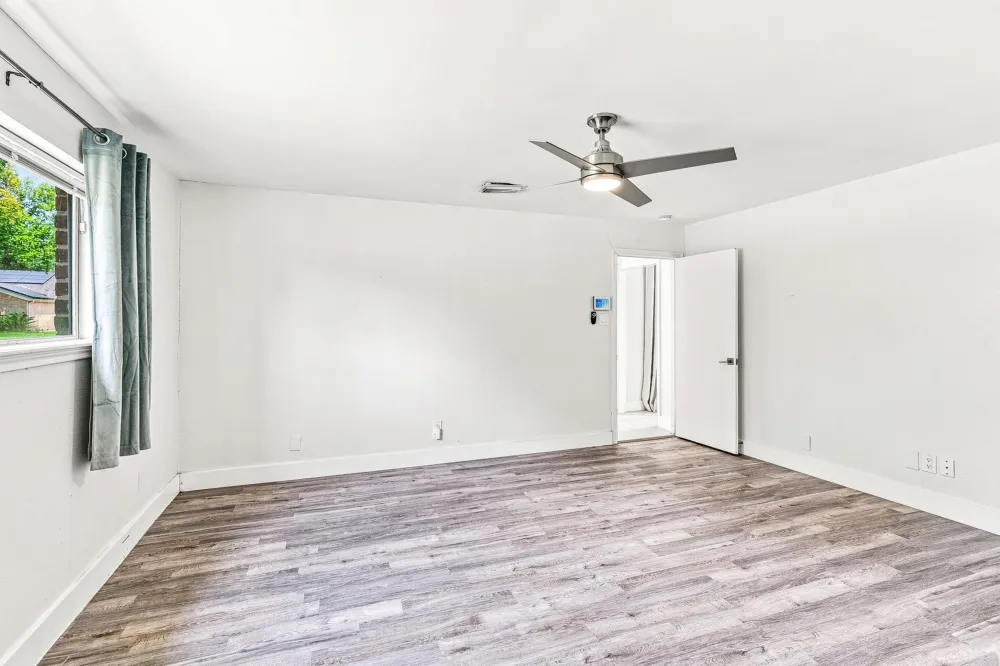 1135 Trowbridge Drive Houston, TX 77062