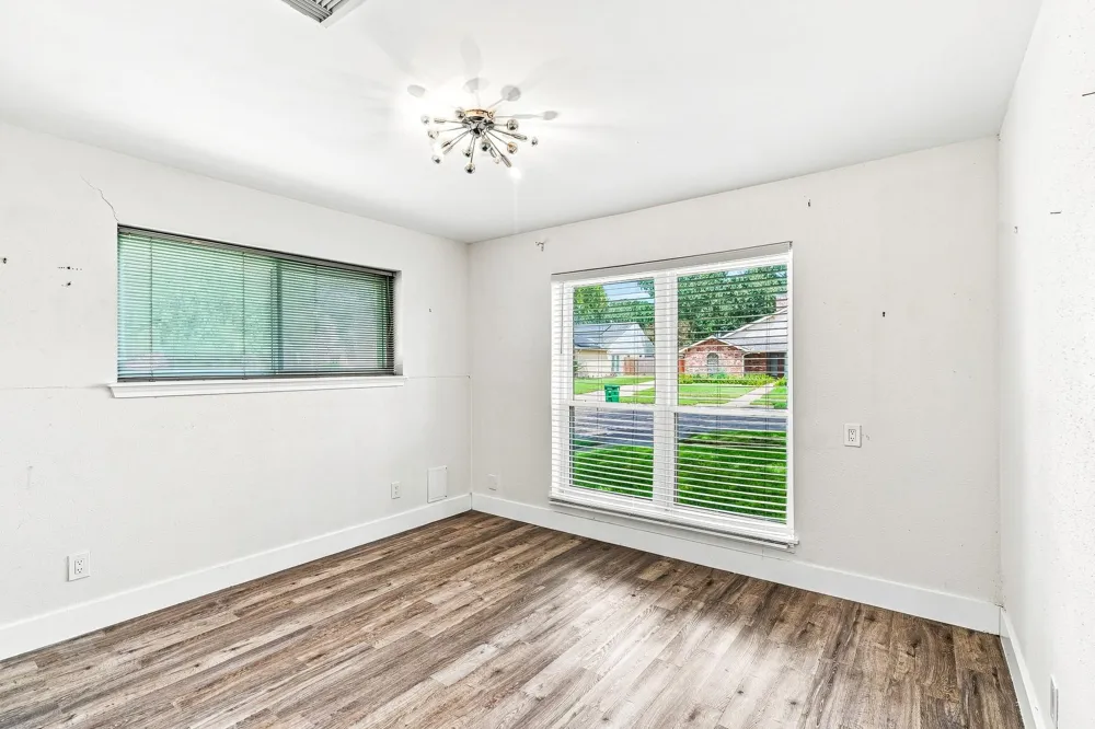 1135 Trowbridge Drive Houston, TX 77062