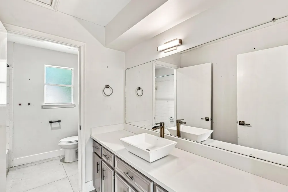 1135 Trowbridge Drive Houston, TX 77062