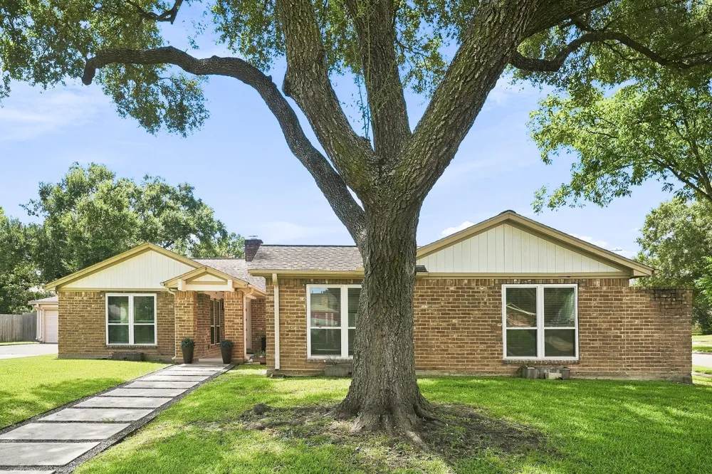 1135 Trowbridge Drive Houston, TX 77062