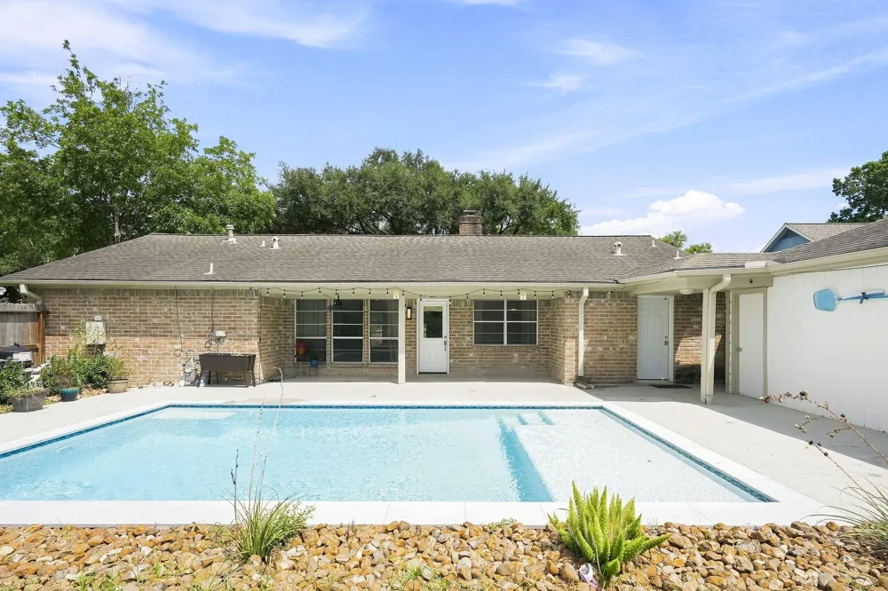 1135 Trowbridge Drive Houston, TX 77062
