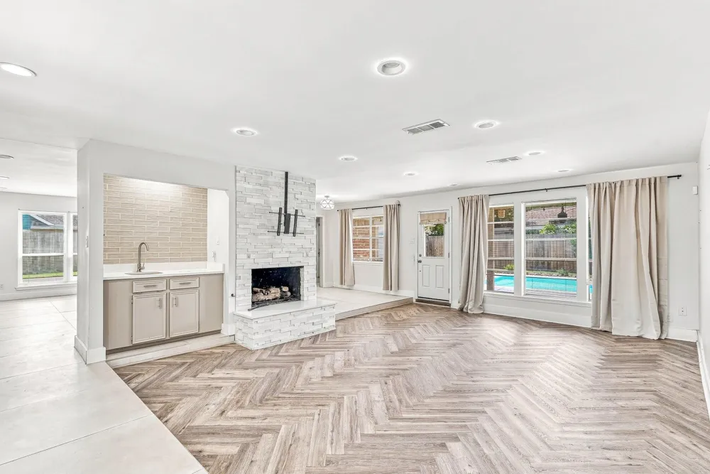 1135 Trowbridge Drive Houston, TX 77062