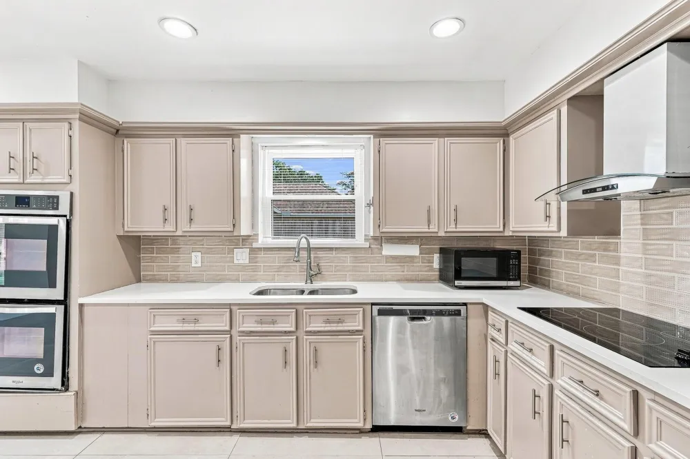 1135 Trowbridge Drive Houston, TX 77062