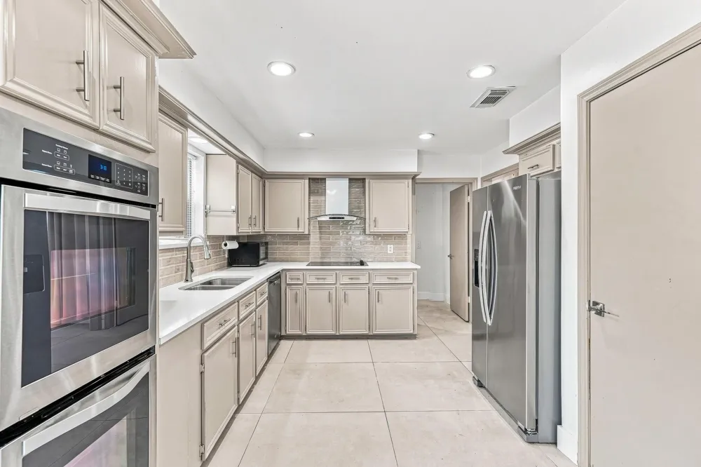 1135 Trowbridge Drive Houston, TX 77062