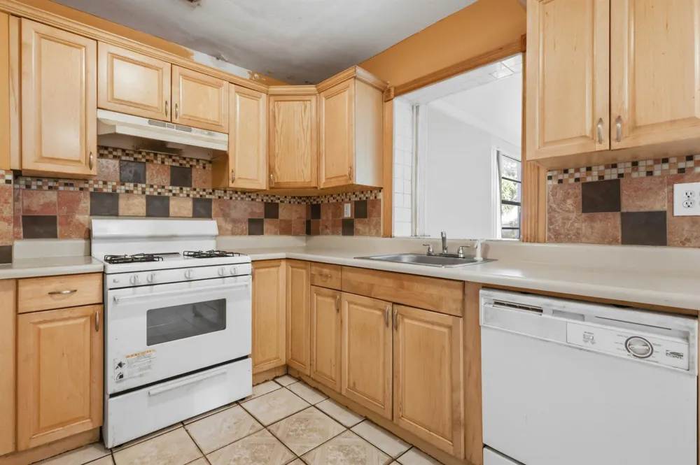 980 NW 183RD STREET Miami Gardens, FL 33169