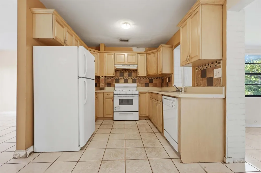980 NW 183RD STREET Miami Gardens, FL 33169