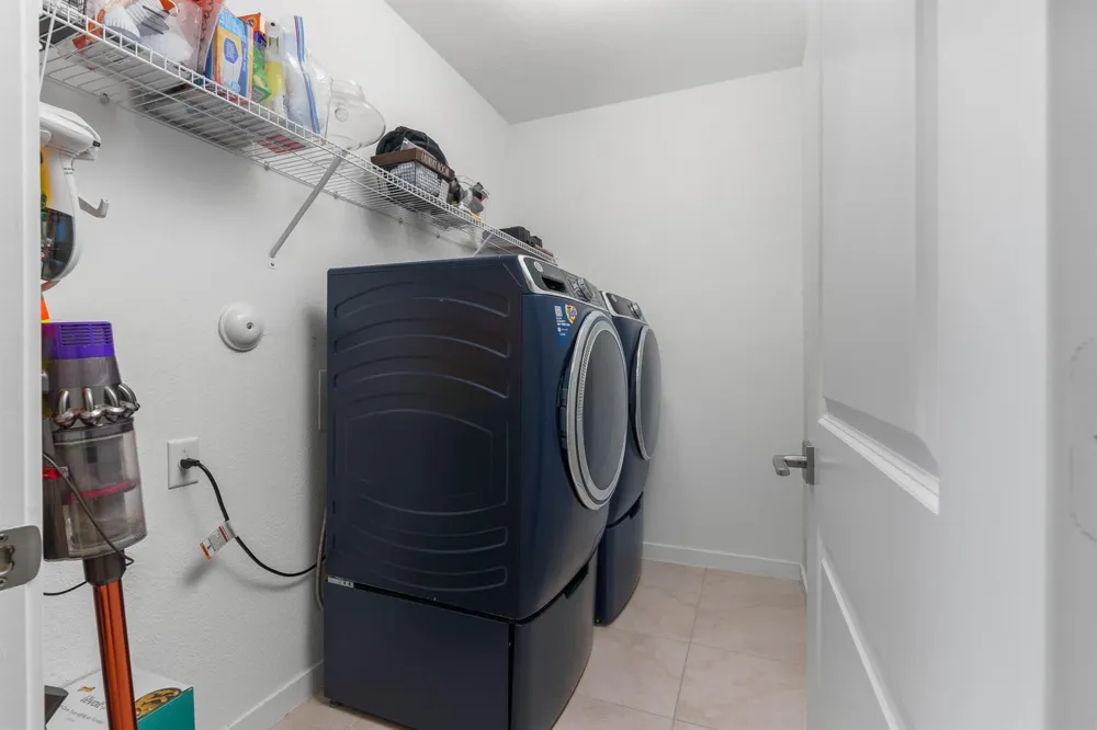 527 NW 17th Street Fort Lauderdale, FL 33311