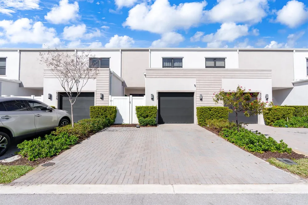 527 NW 17th Street Fort Lauderdale, FL 33311