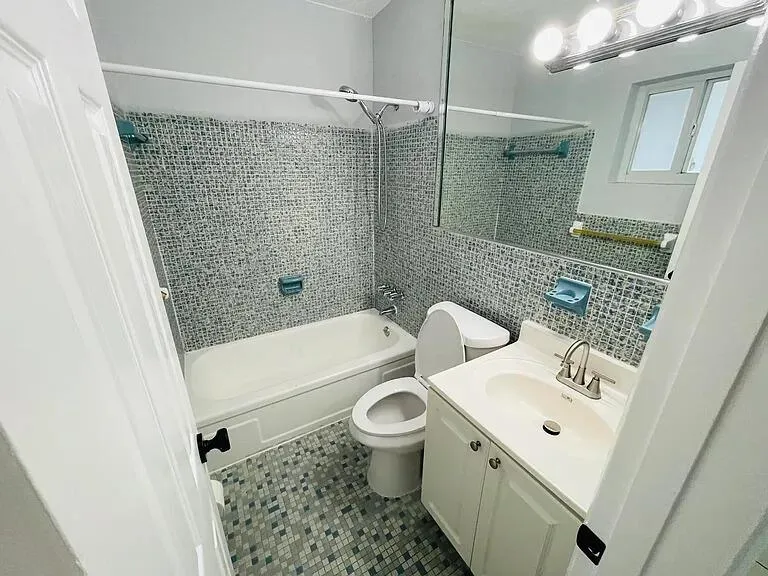 890 NW 45 AVENUE #32 Miami, FL 33126
