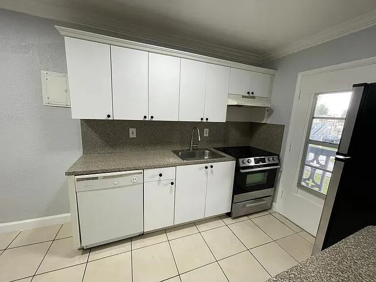 890 NW 45 AVENUE #32 Miami, FL 33126