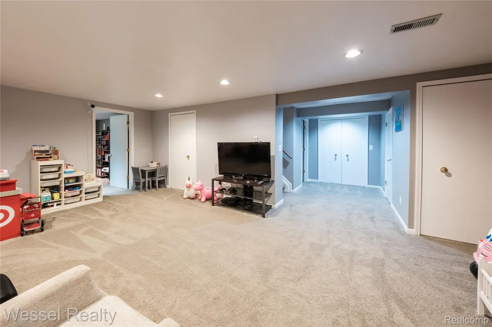 2096 Winchester Road Rochester Hills City, MI 48307