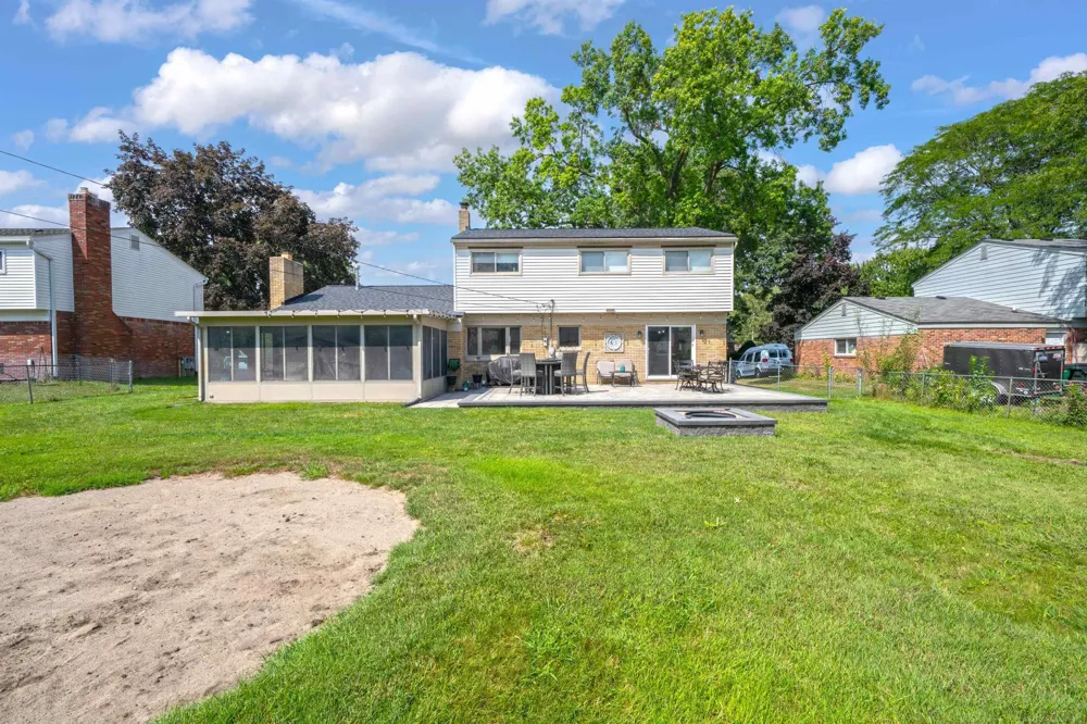 8916 Tamarack Drive Shelby Charter Township, MI 48317
