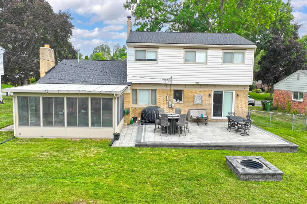 8916 Tamarack Drive Shelby Charter Township, MI 48317