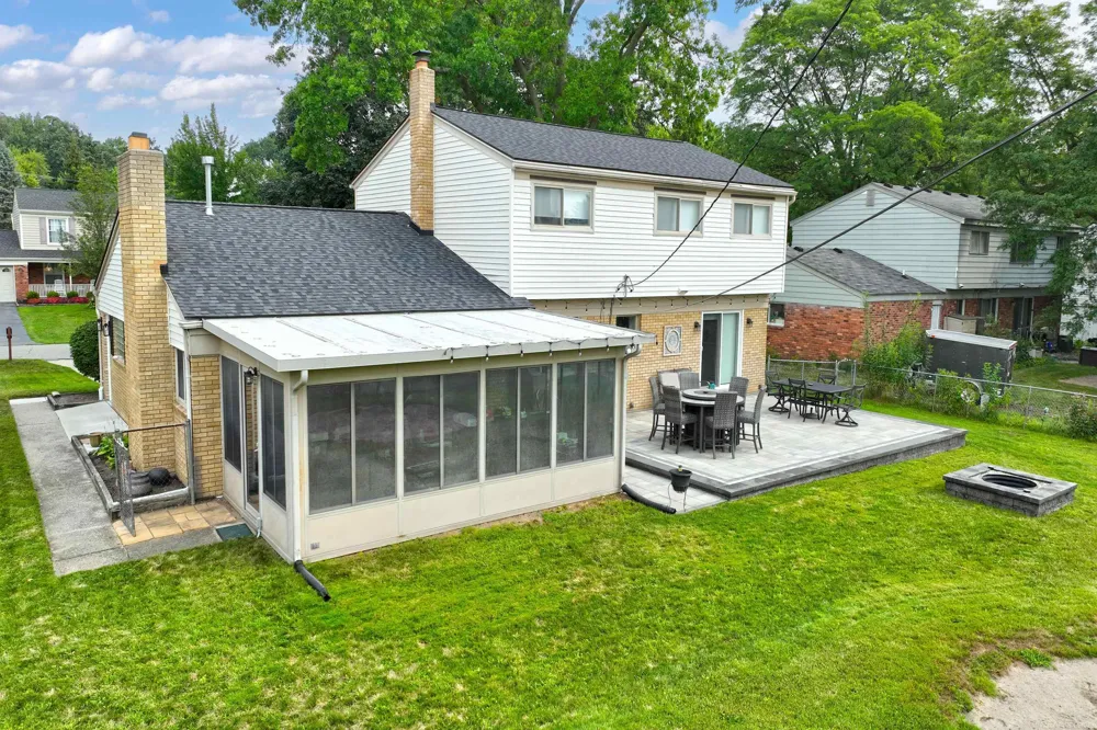 8916 Tamarack Drive Shelby Charter Township, MI 48317