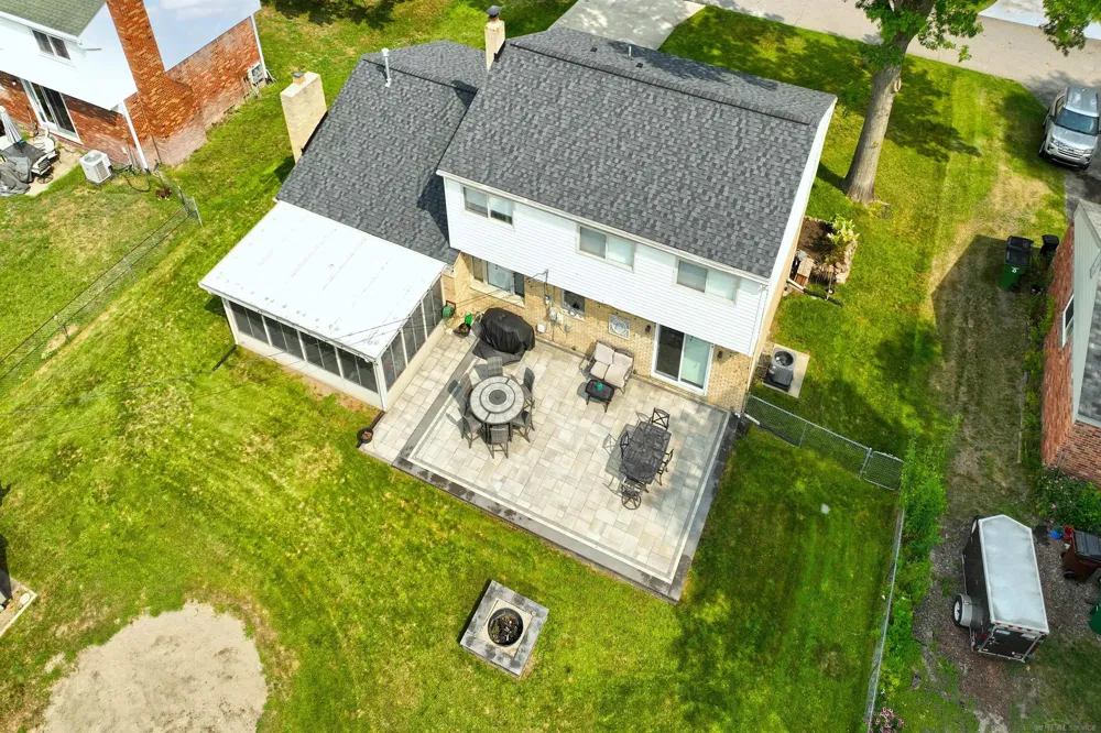 8916 Tamarack Drive Shelby Charter Township, MI 48317