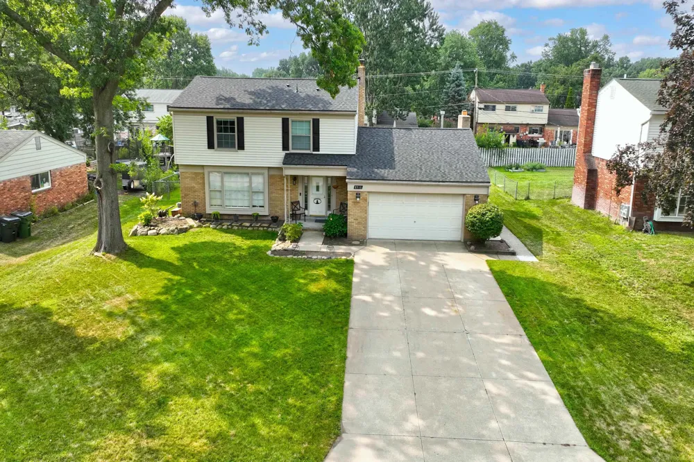 8916 Tamarack Drive Shelby Charter Township, MI 48317