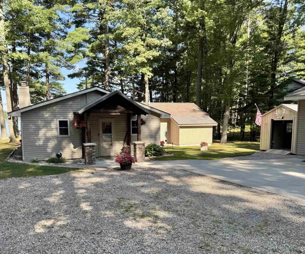840 S Oak Drive Lake Township, MI 49651