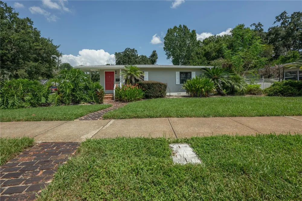 1103 BRIERCLIFF DRIVE Orlando, FL 32806