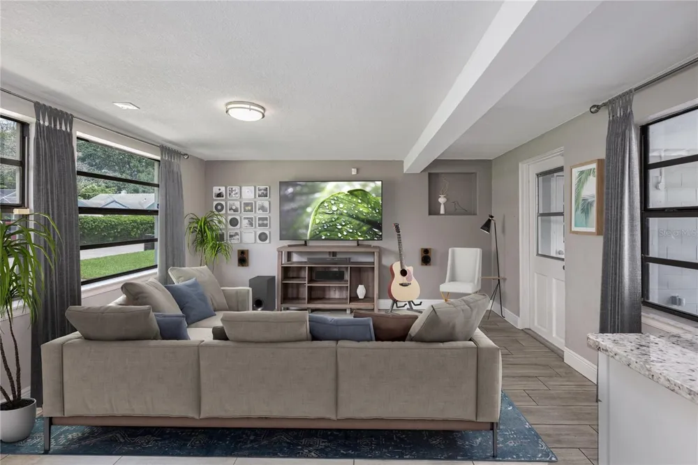1103 BRIERCLIFF DRIVE Orlando, FL 32806