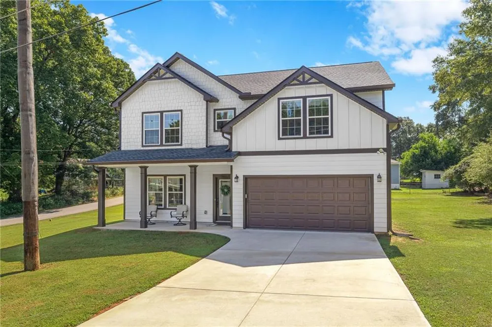 142 Brookwood Avenue Commerce, GA 30529