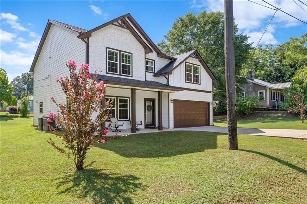 142 Brookwood Avenue Commerce, GA 30529