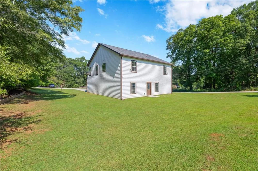 142 Brookwood Avenue Commerce, GA 30529