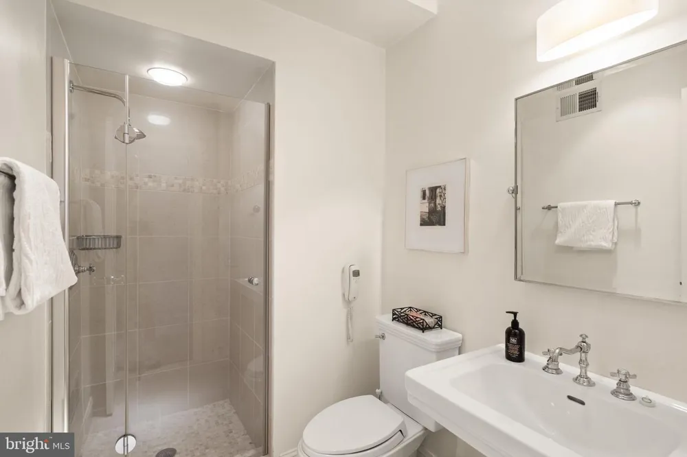1707 S STREET NW #B Washington, DC 20009