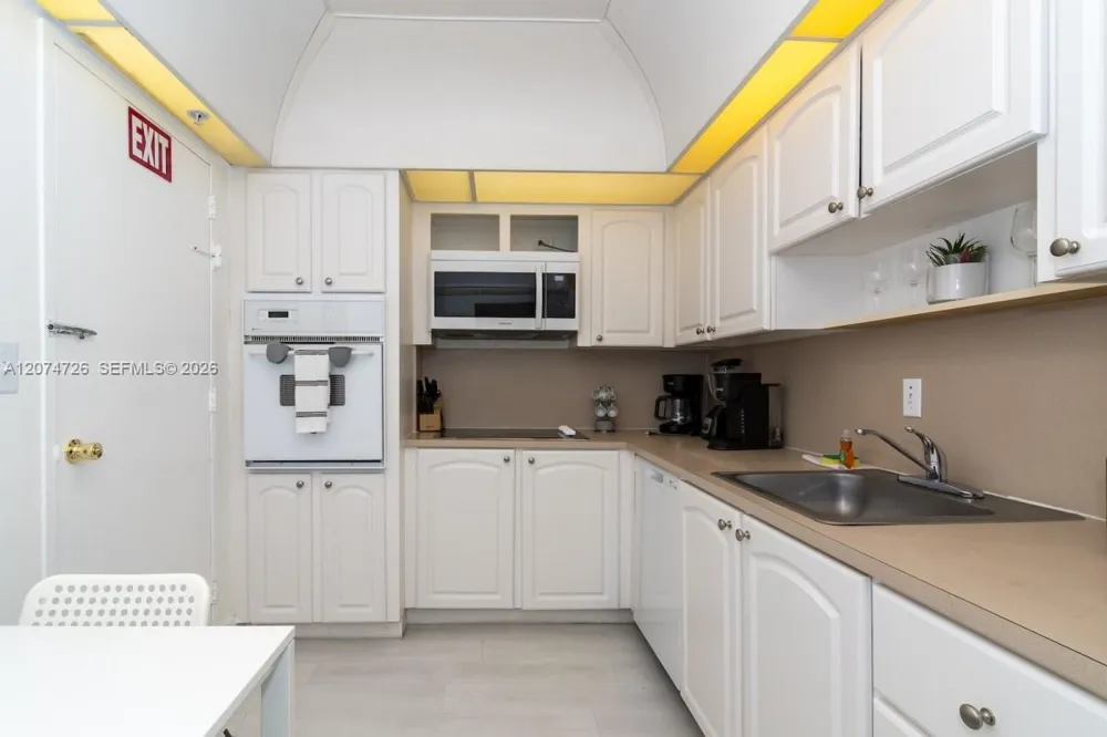3901 S Ocean Dr #6T Hollywood, FL 33019